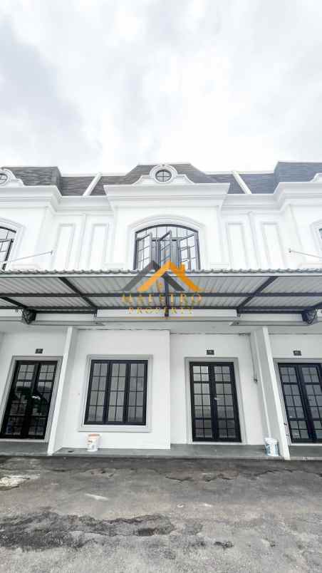 dijual rumah komplek aston villa jalan