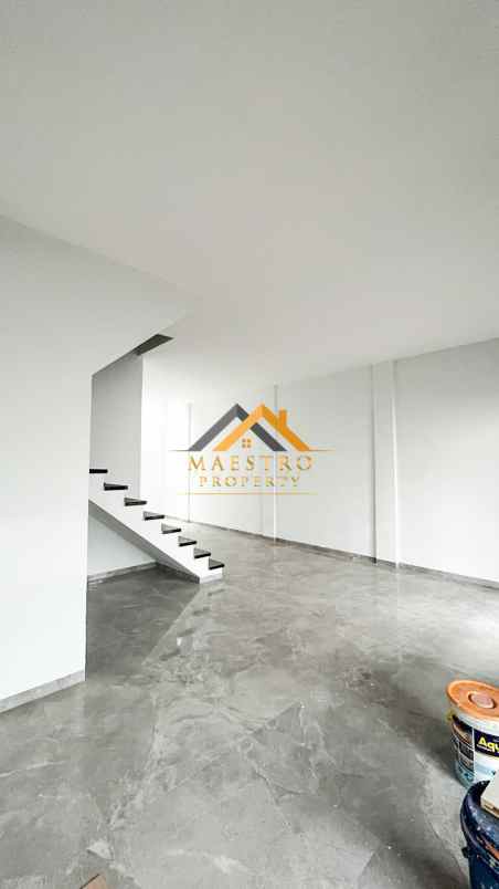 dijual rumah komplek aston villa jalan