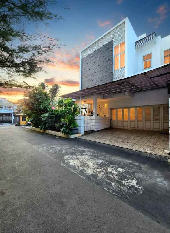 dijual rumah komplek billymoon pondok