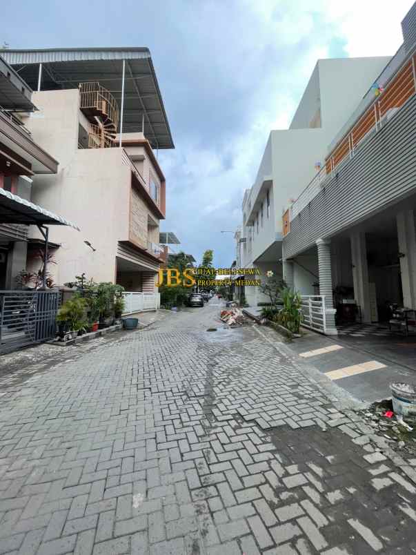 dijual rumah komplek cemara asri