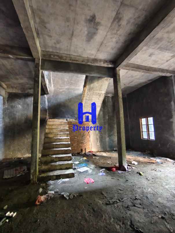 dijual rumah komplek cemara asri