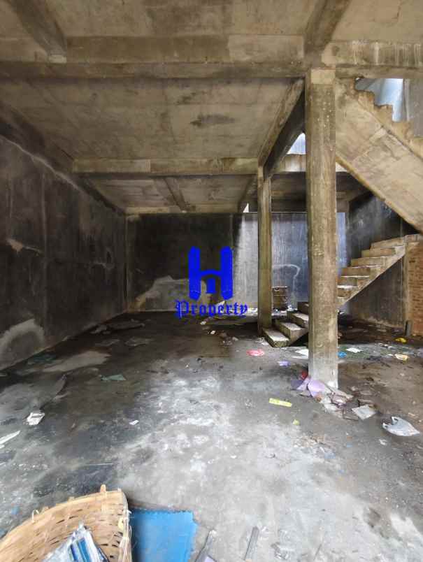 dijual rumah komplek cemara asri