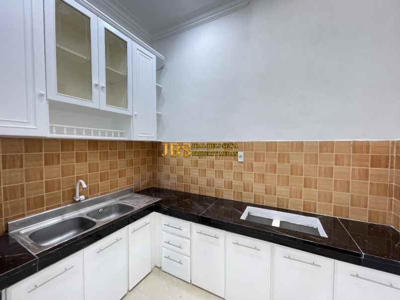 dijual rumah komplek cemara hijau jalan