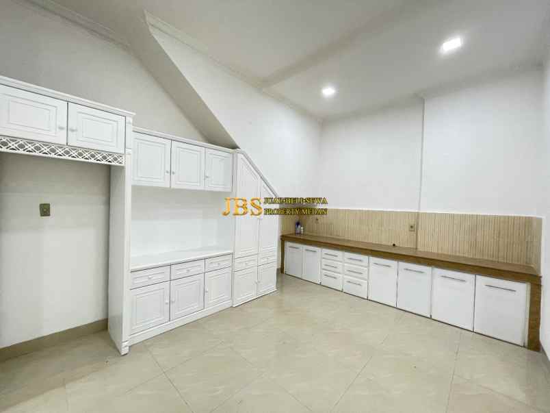 dijual rumah komplek cemara hijau jalan