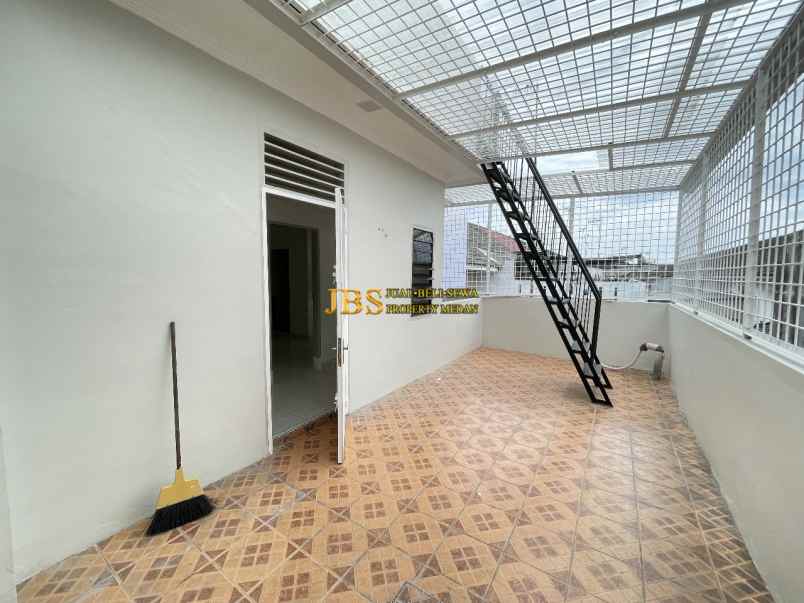 dijual rumah komplek cemara hijau jalan