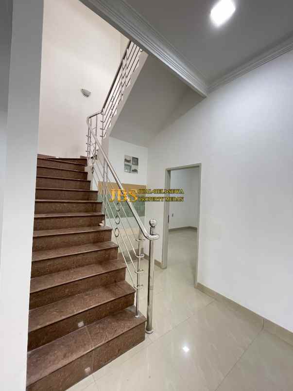 dijual rumah komplek cemara hijau jalan