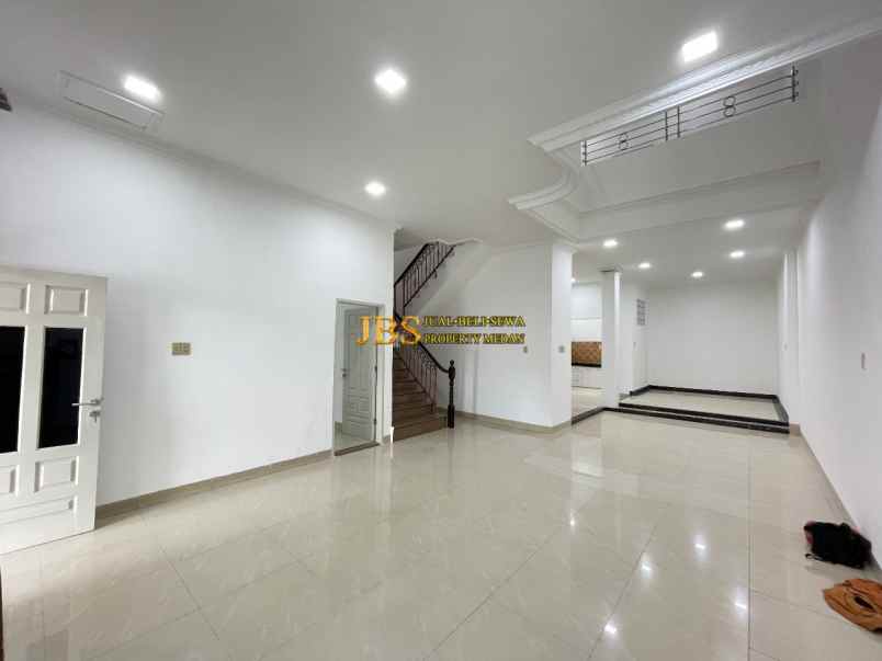 dijual rumah komplek cemara hijau jalan