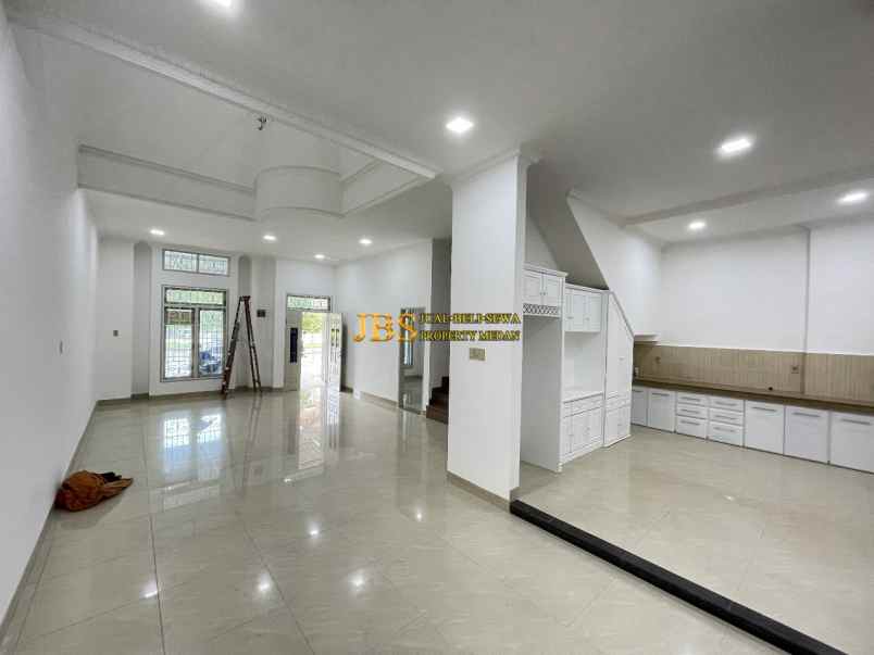 dijual rumah komplek cemara hijau jalan