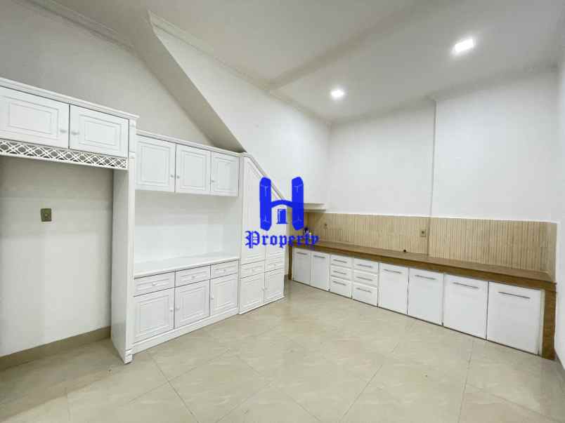 dijual rumah komplek cemara hijau jalan