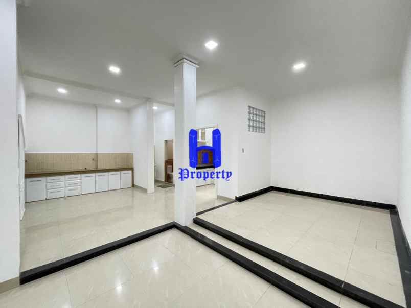 dijual rumah komplek cemara hijau jalan