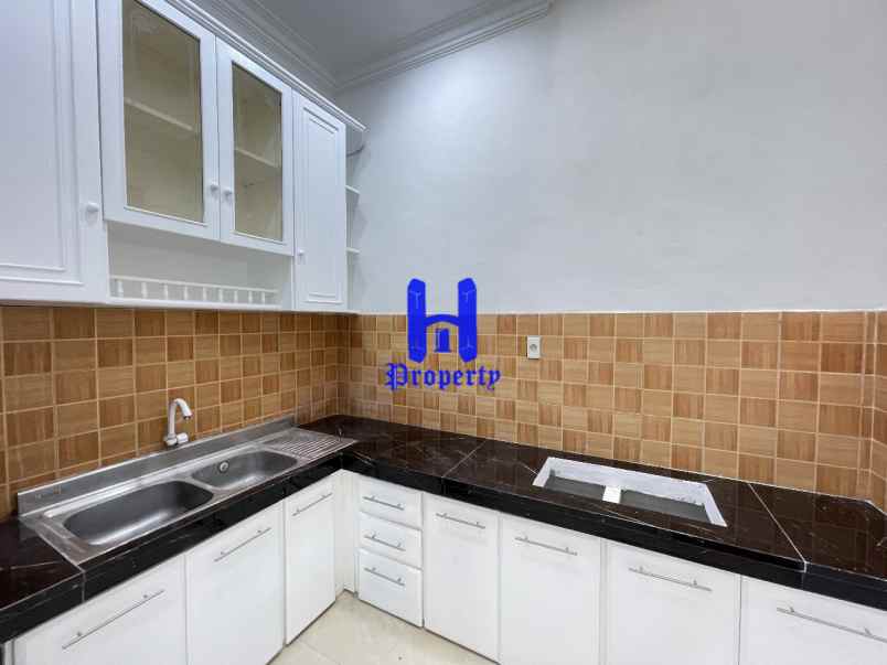 dijual rumah komplek cemara hijau jalan