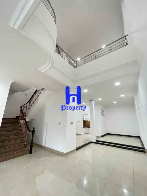 dijual rumah komplek cemara hijau jalan