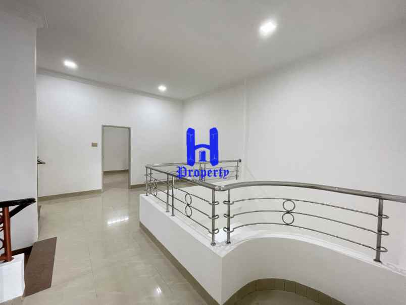 dijual rumah komplek cemara hijau jalan