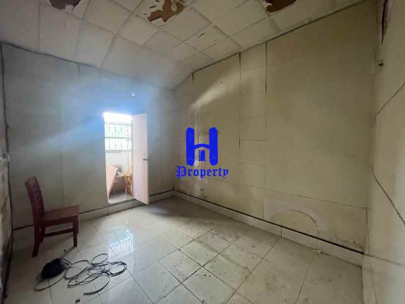 dijual rumah komplek deli indah