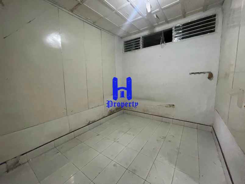 dijual rumah komplek deli indah