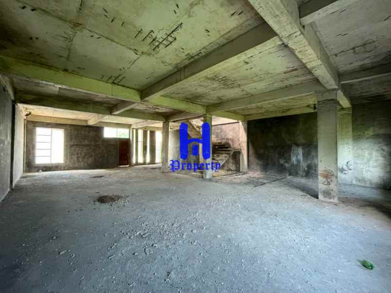 dijual rumah komplek graha metropolitan