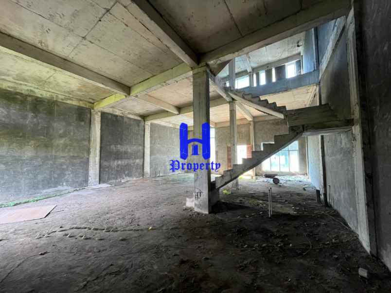 dijual rumah komplek graha metropolitan