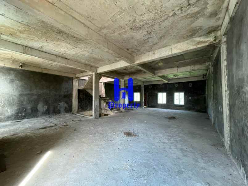 dijual rumah komplek graha metropolitan