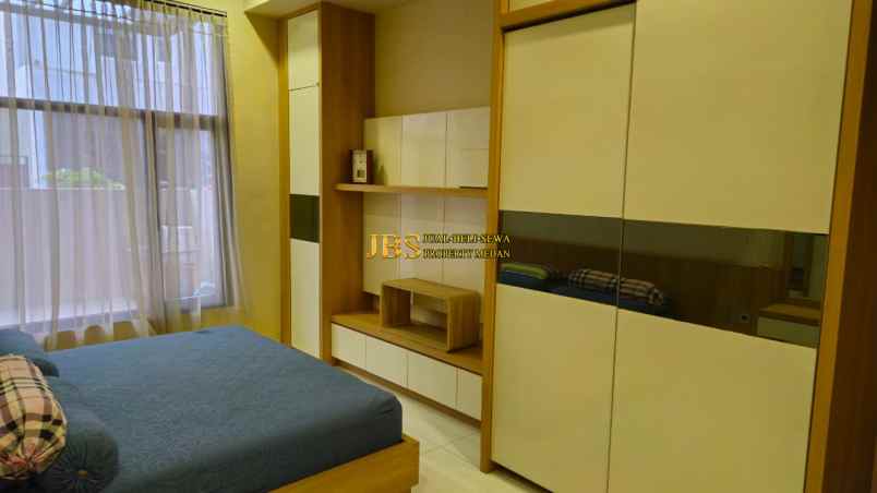 dijual rumah komplek graha metropolitan