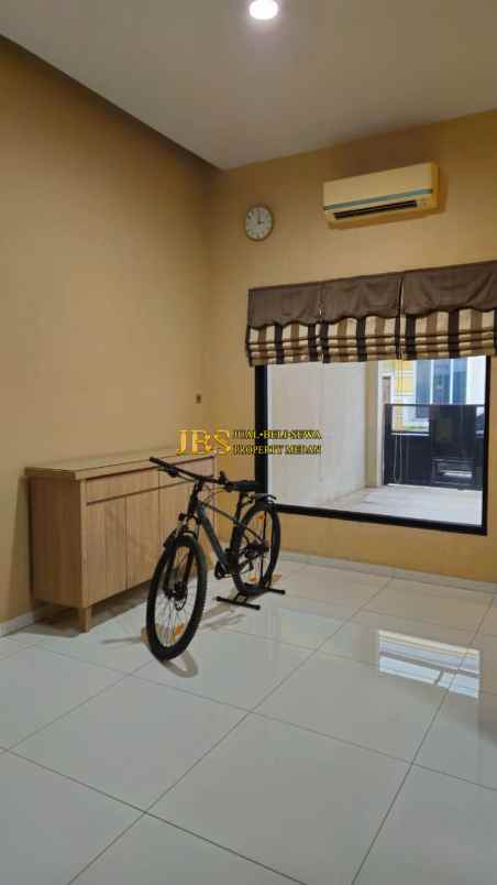 dijual rumah komplek graha metropolitan