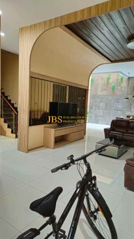 dijual rumah komplek graha metropolitan