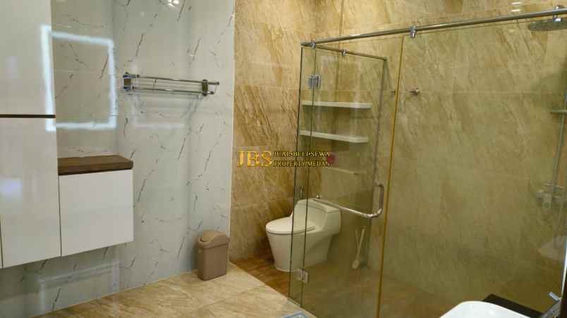 dijual rumah komplek graha metropolitan