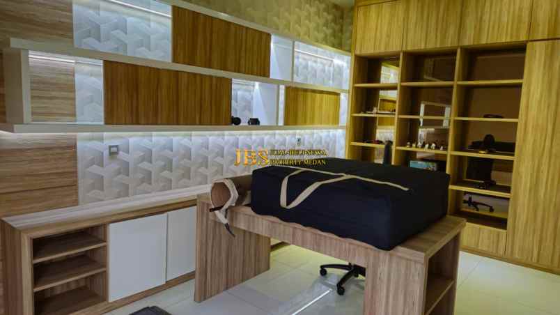 dijual rumah komplek graha metropolitan
