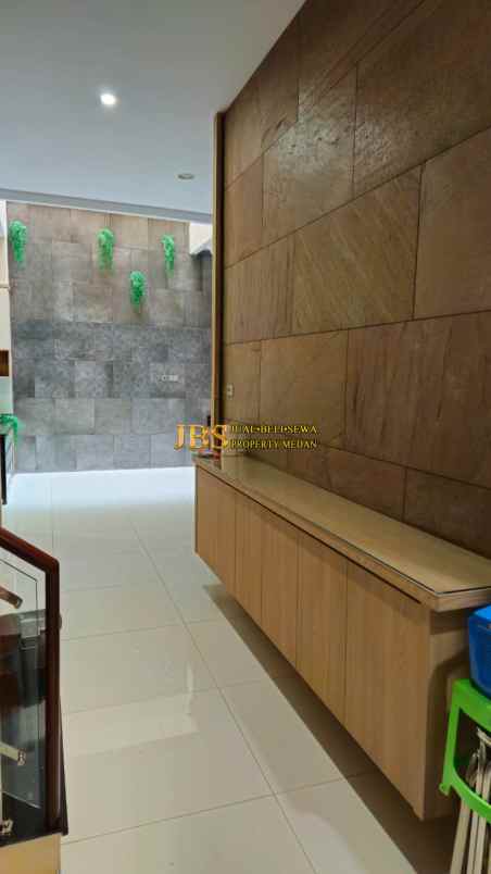 dijual rumah komplek graha metropolitan