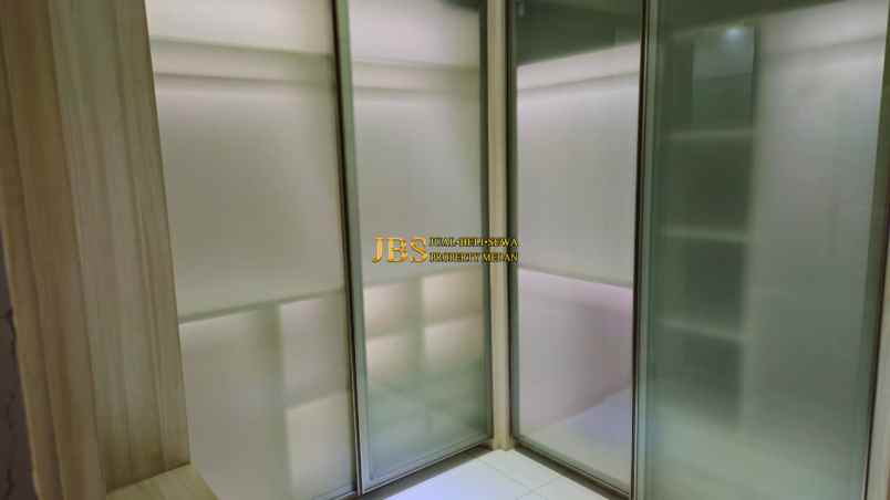 dijual rumah komplek graha metropolitan