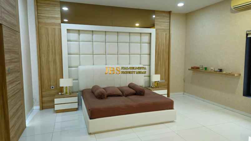 dijual rumah komplek graha metropolitan