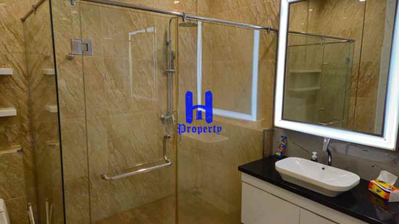 dijual rumah komplek graha metropolitan
