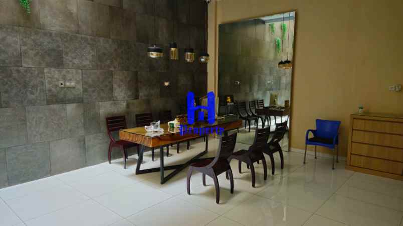 dijual rumah komplek graha metropolitan