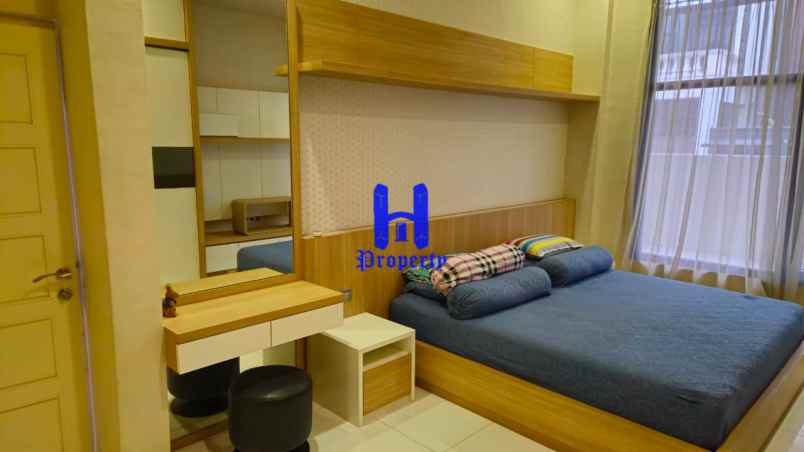 dijual rumah komplek graha metropolitan