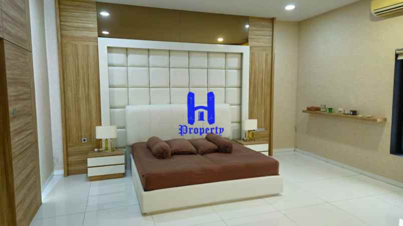 dijual rumah komplek graha metropolitan