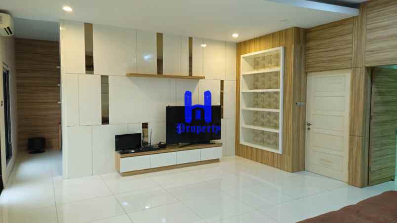 dijual rumah komplek graha metropolitan