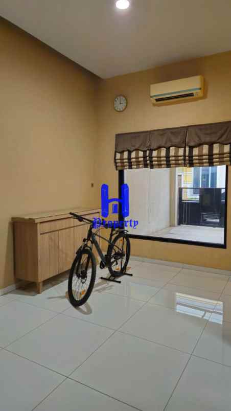 dijual rumah komplek graha metropolitan