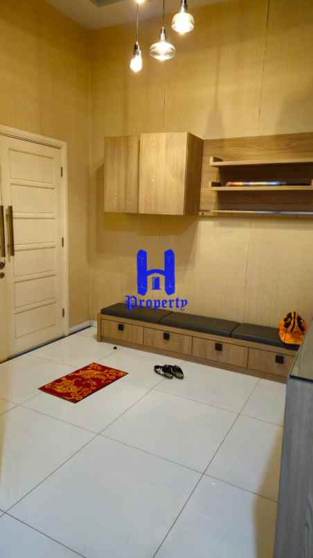 dijual rumah komplek graha metropolitan
