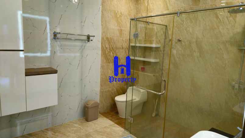 dijual rumah komplek graha metropolitan