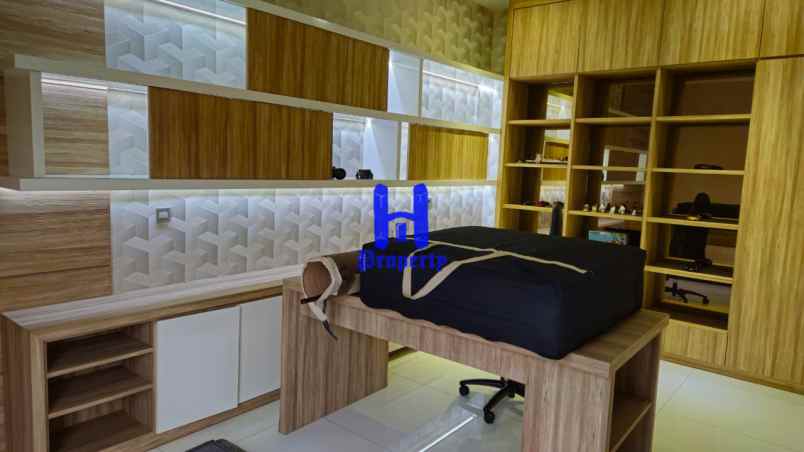 dijual rumah komplek graha metropolitan