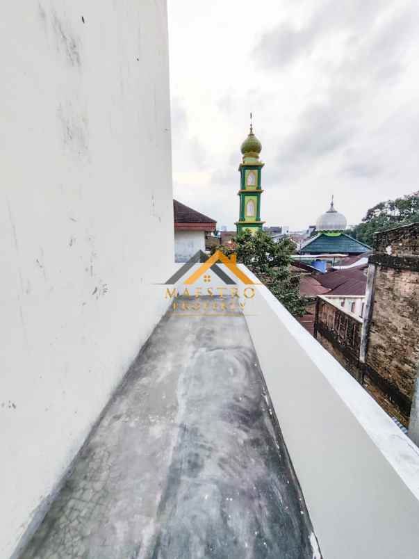 dijual rumah komplek hobbit palace