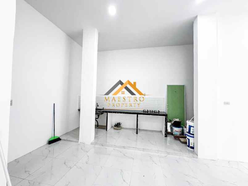 dijual rumah komplek hobbit palace