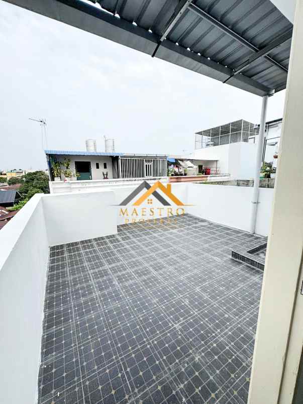 dijual rumah komplek hobbit palace