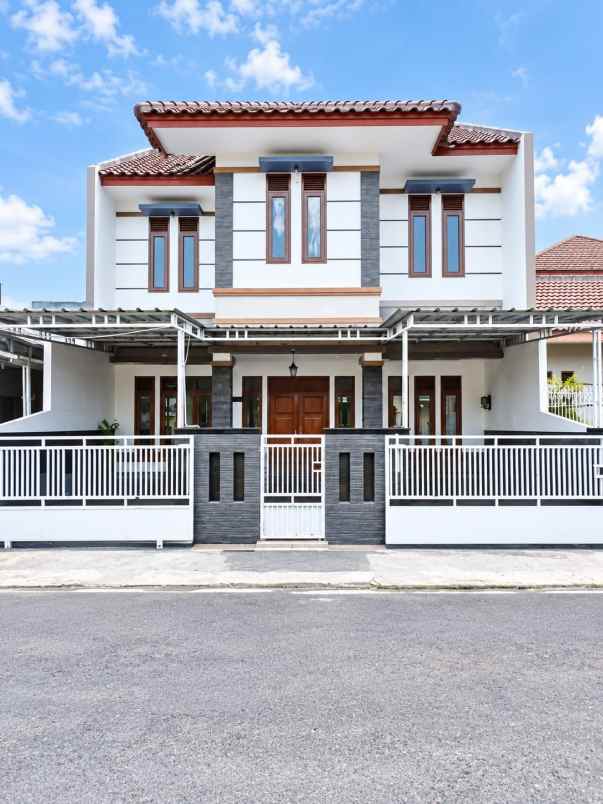 dijual rumah komplek kawaluyaan indah