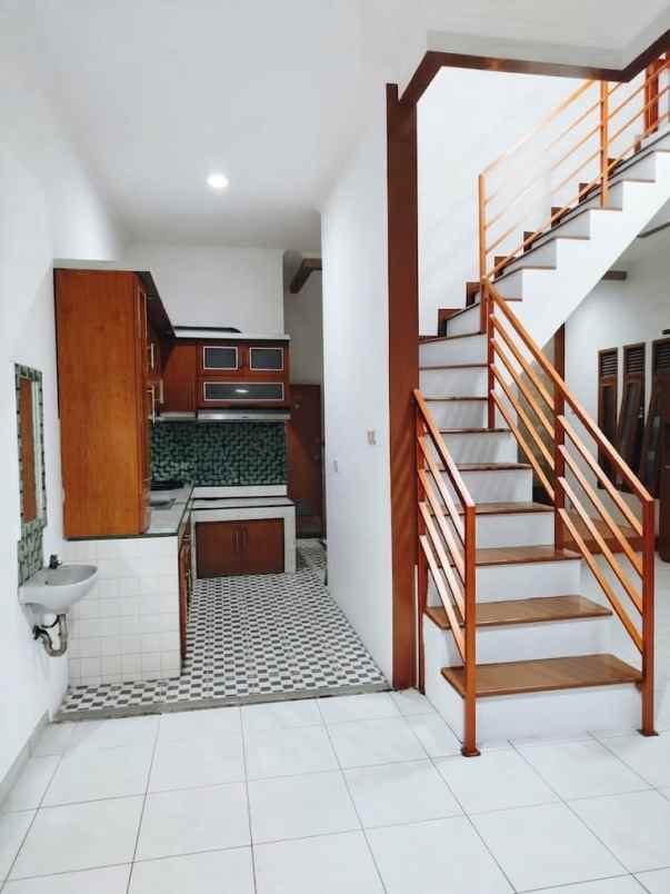 dijual rumah komplek kawaluyaan indah