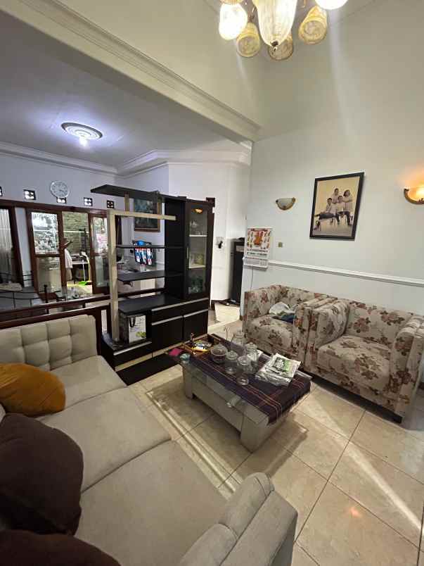 dijual rumah komplek kiara sari asri
