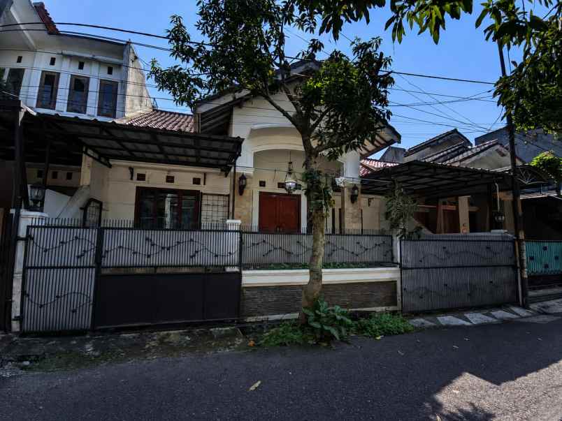 dijual rumah komplek kiara sari asri