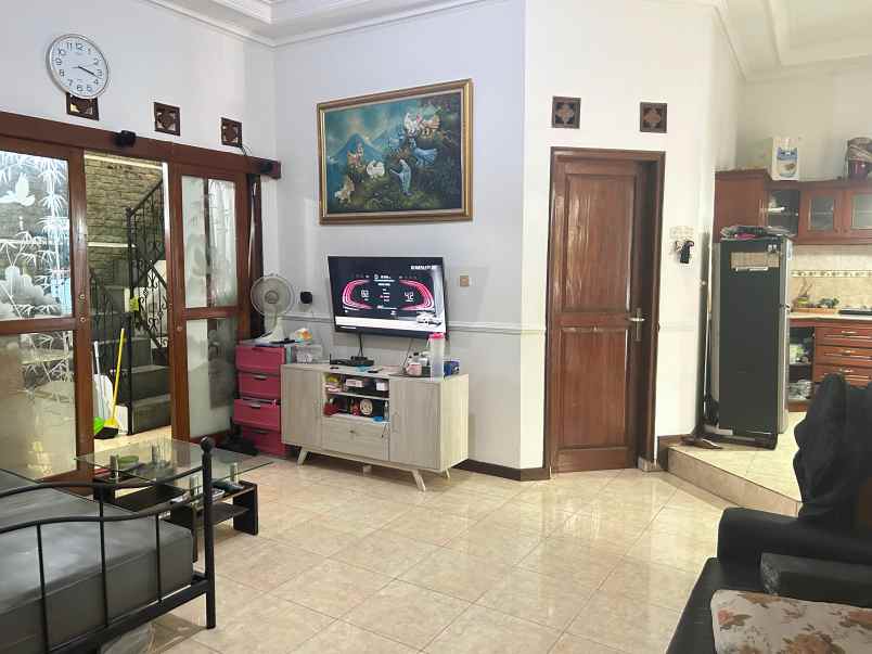 dijual rumah komplek kiara sari asri