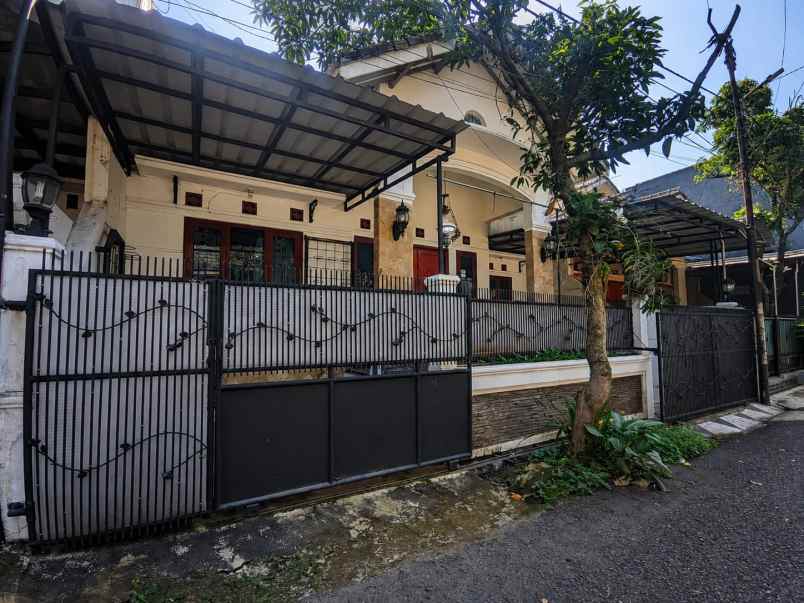 dijual rumah komplek kiara sari asri