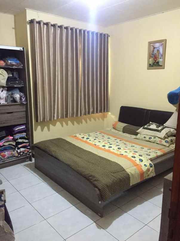 dijual rumah komplek parakan