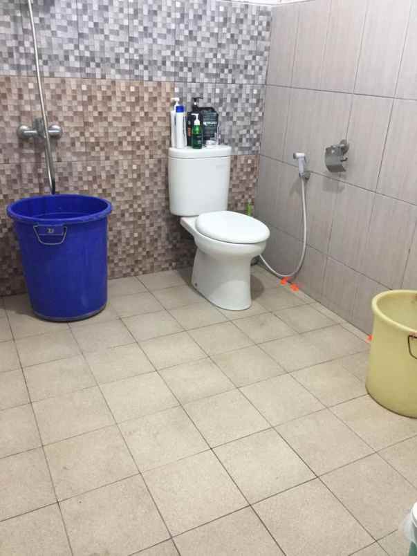 dijual rumah komplek parakan